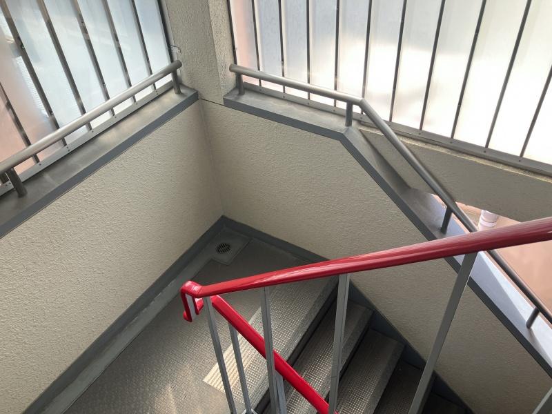 大阪市北区豊崎３丁目の賃貸物件/鮮やかな手すり。