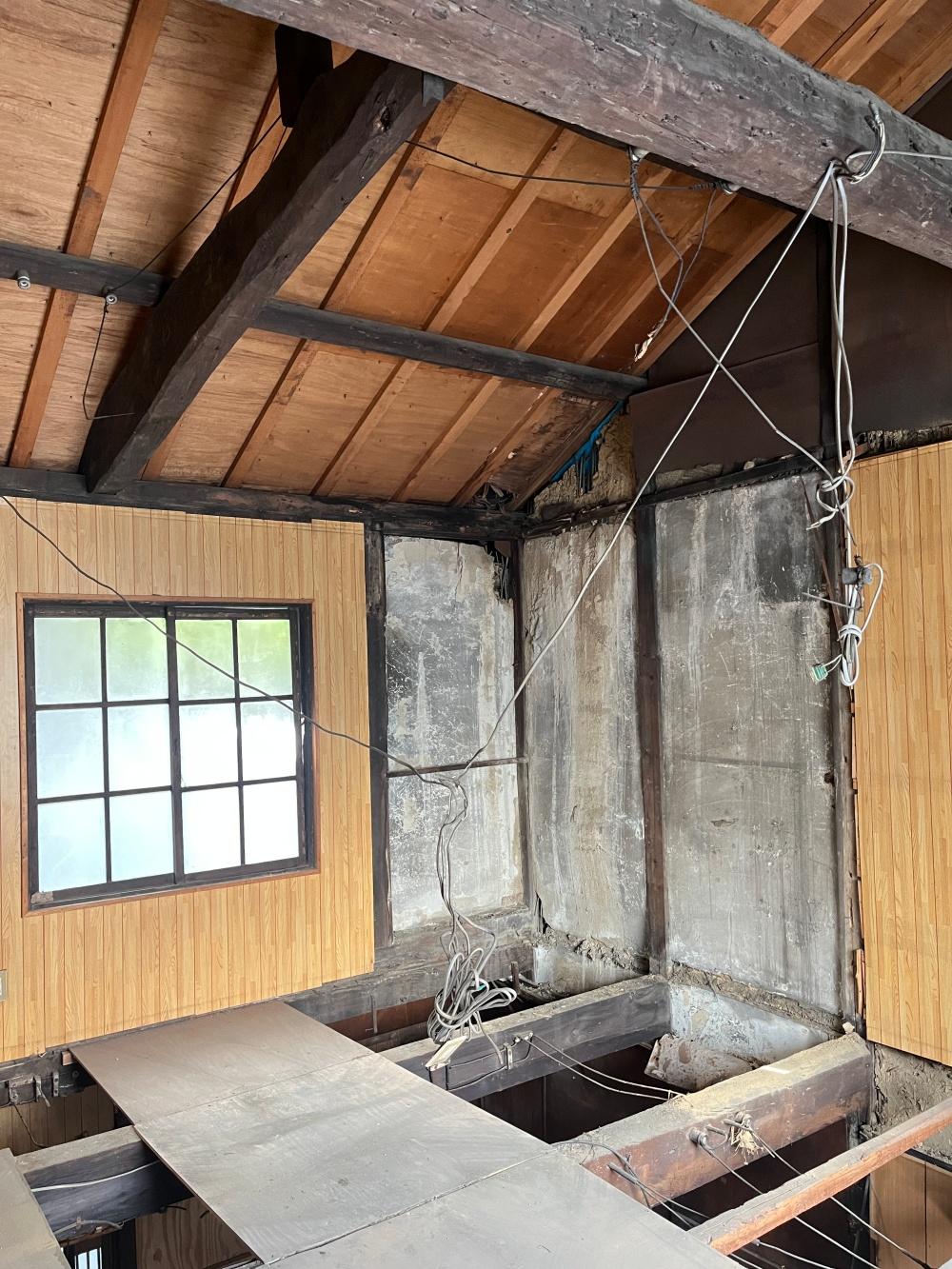 大阪府大阪市北区西天満３丁目の賃貸物件/2階。小屋組み現しの開放感。