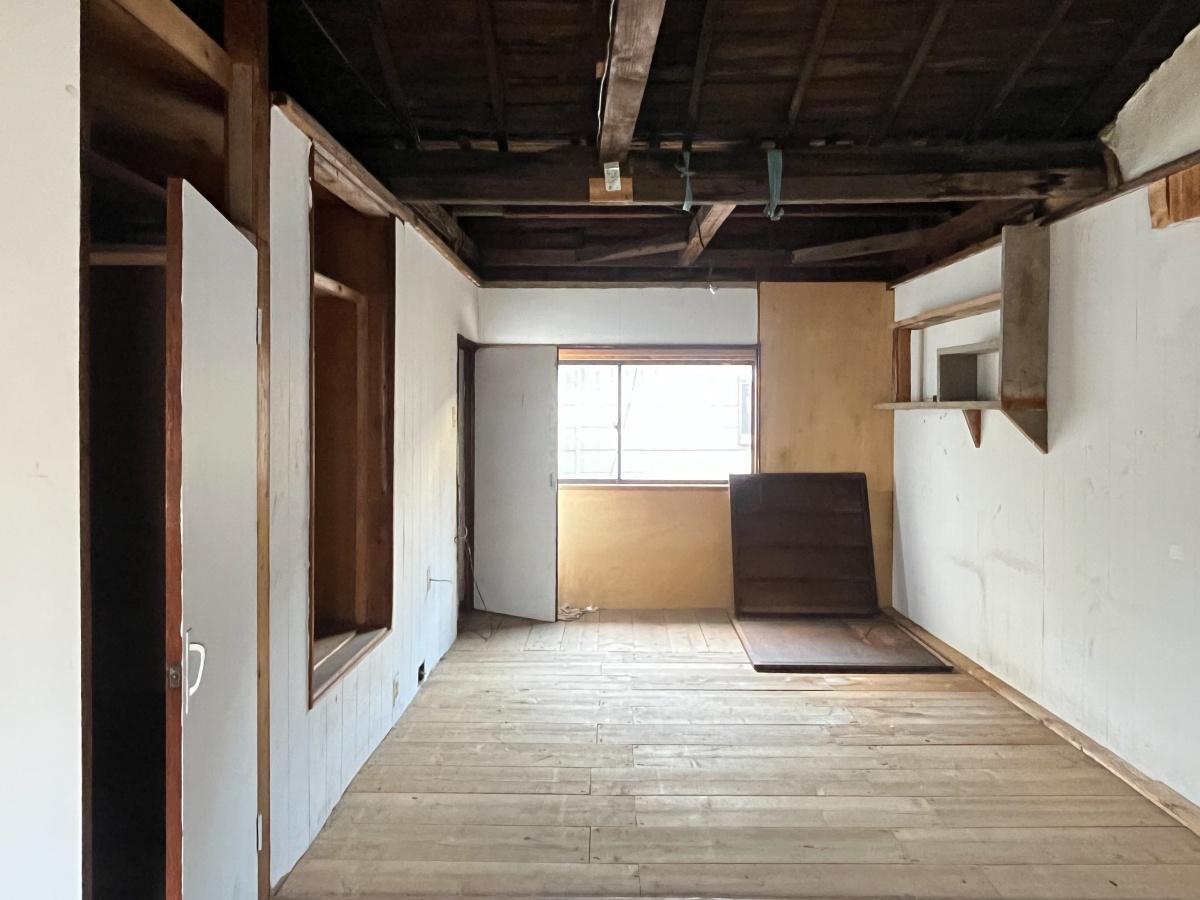 大阪市北区中津3丁目の賃貸物件/おや、DIYされた形跡のある空間。