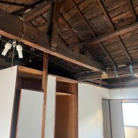 大阪市北区中津3丁目の賃貸物件/小屋組み現しのハードな天井。