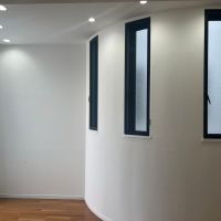 大阪市西区京町堀 の売買物件/ガラスブロックとRの壁。