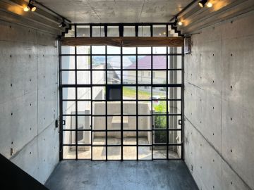 大阪府豊中市東豊中町２丁目の賃貸物件/格子とシンメトリー