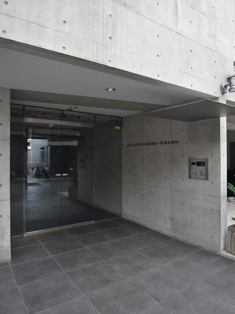 大阪市北区中崎西1丁目の賃貸物件/駐輪場とバイク置場はオートロックの奥なので安心。