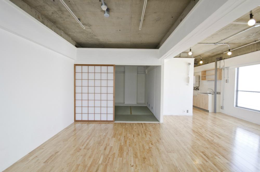 大阪市淀川区西中島5丁目の賃貸物件/無垢フローリング、畳、コンクリートの調和
