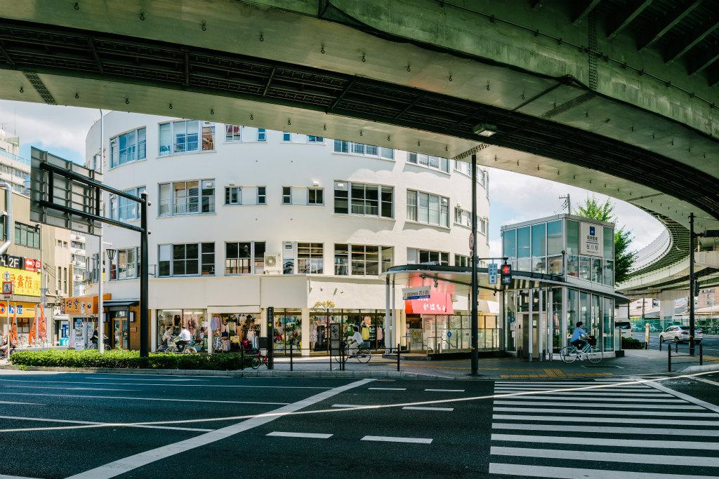 大阪市浪速区桜川3丁目の賃貸物件/フォトジェニックな扇型の外観