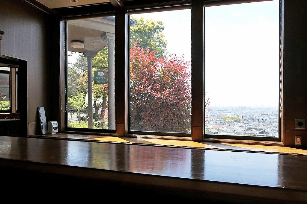 東大阪市客坊町の売買物件/大阪の街を一望できるバーカウンター