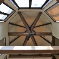 東大阪市客坊町の売買物件/とんがり帽子の中の吹抜け。