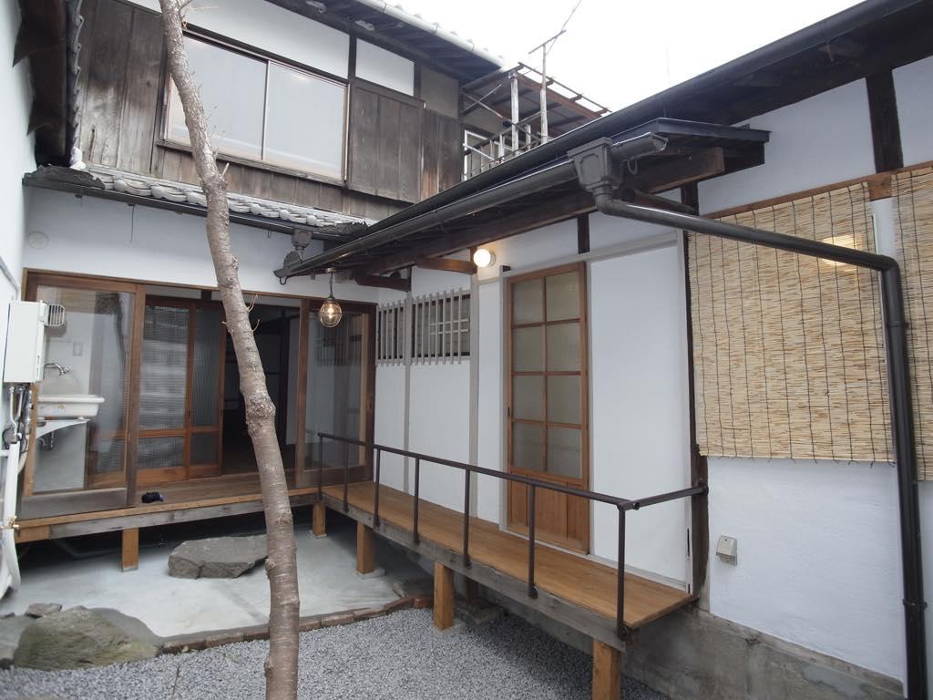 大阪市住之江区西住之江の賃貸物件/濡れ縁を通って庭に面した浴室へ行くのが特徴