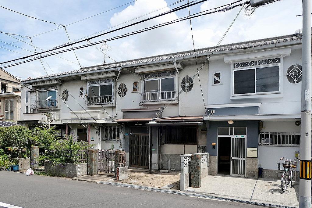 大阪市住之江区西住之江の賃貸物件/思わず足を止めてしまう外観。今回の募集区画は右端住戸