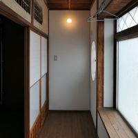 大阪市住之江区西住之江の賃貸物件/二階の縁側。バルコニーがないので洗濯物はこちらに