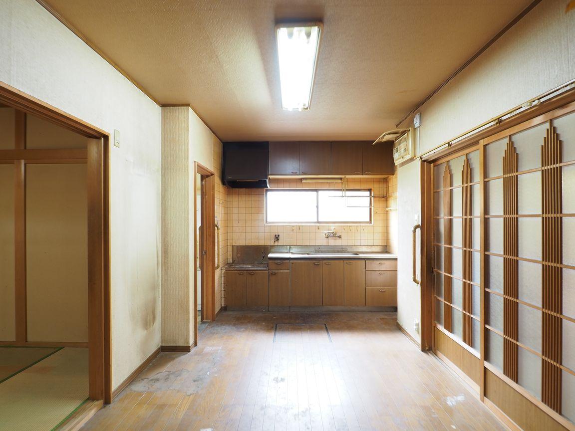 LDK。繊細なデザインの建具はこのまま使い続けたくなる