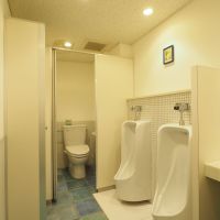 大阪市西区江戸堀1丁目の賃貸物件/1階トイレは男女別。