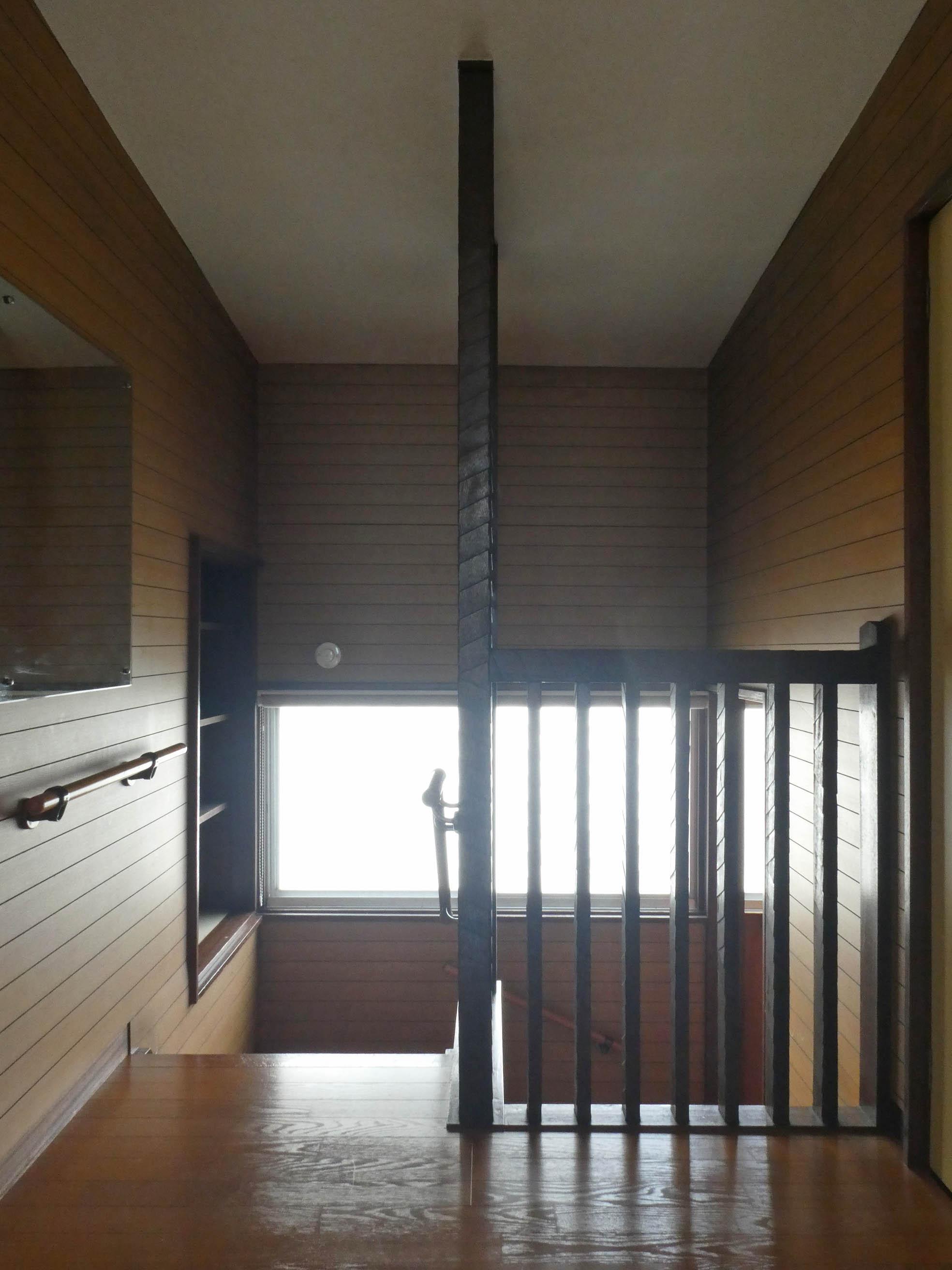 杉並区久我山の賃貸物件/2階：階段を上がったスペースもいい雰囲気