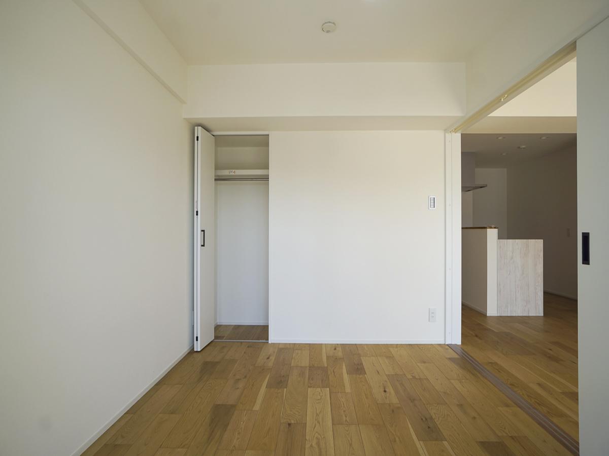 世田谷区大原の賃貸物件/リビング横の洋室。リビングとつなげて使うのがおすすめ