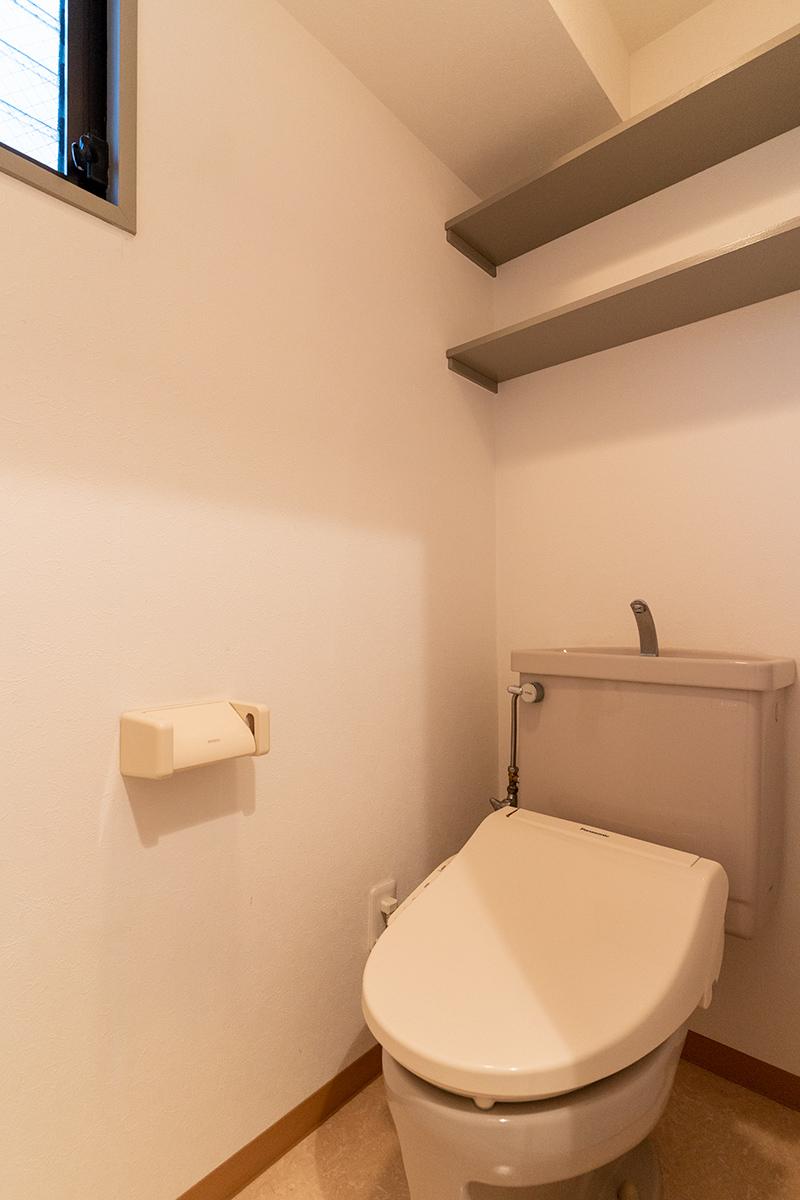 トイレには窓があります