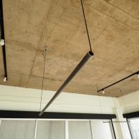 墨田区業平の賃貸物件/天井から吊り下げられたパイプ