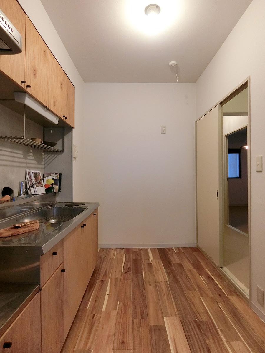 板橋区蓮根の賃貸物件/冷蔵庫は右の引き戸前に置く形