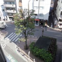 港区元麻布の賃貸物件/建物のすぐ下は麻布十番商店街