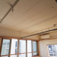 港区元麻布の賃貸物件/リビングと寝室の間にはカーテンレール