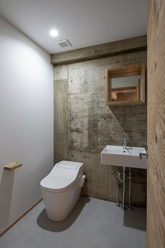 横浜市都筑区池辺町の賃貸物件/トイレと洗面器