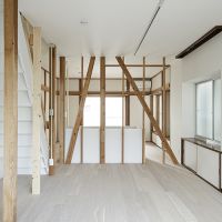 江戸川区北小岩の賃貸物件/ランダムに突き出た柱たちが特徴的