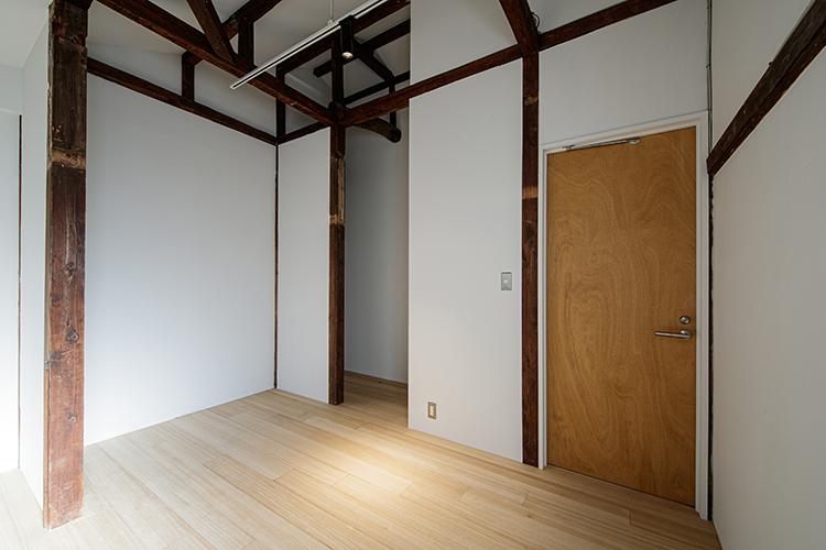 台東区日本堤の賃貸物件/寝室は天井が高く気持ちいい