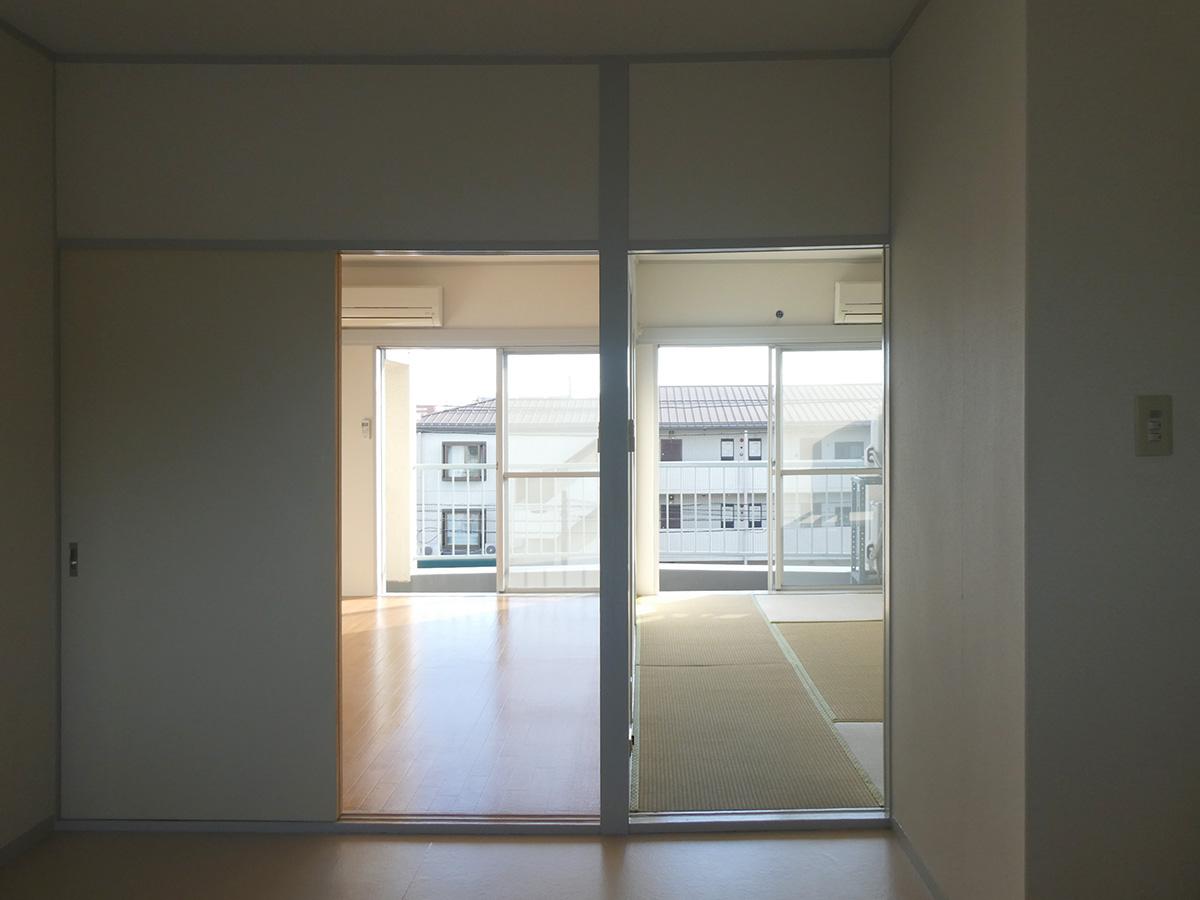 世田谷区弦巻の賃貸物件/玄関から見たアングル