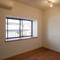 品川区戸越の賃貸物件/寝室にも大きな出窓