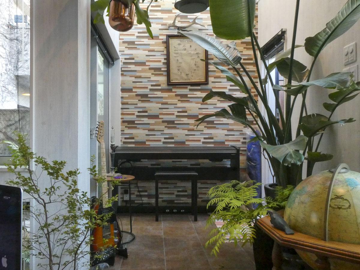 新宿区荒木町の売買物件/売主が住んでいた時のリビング奥の小上がり