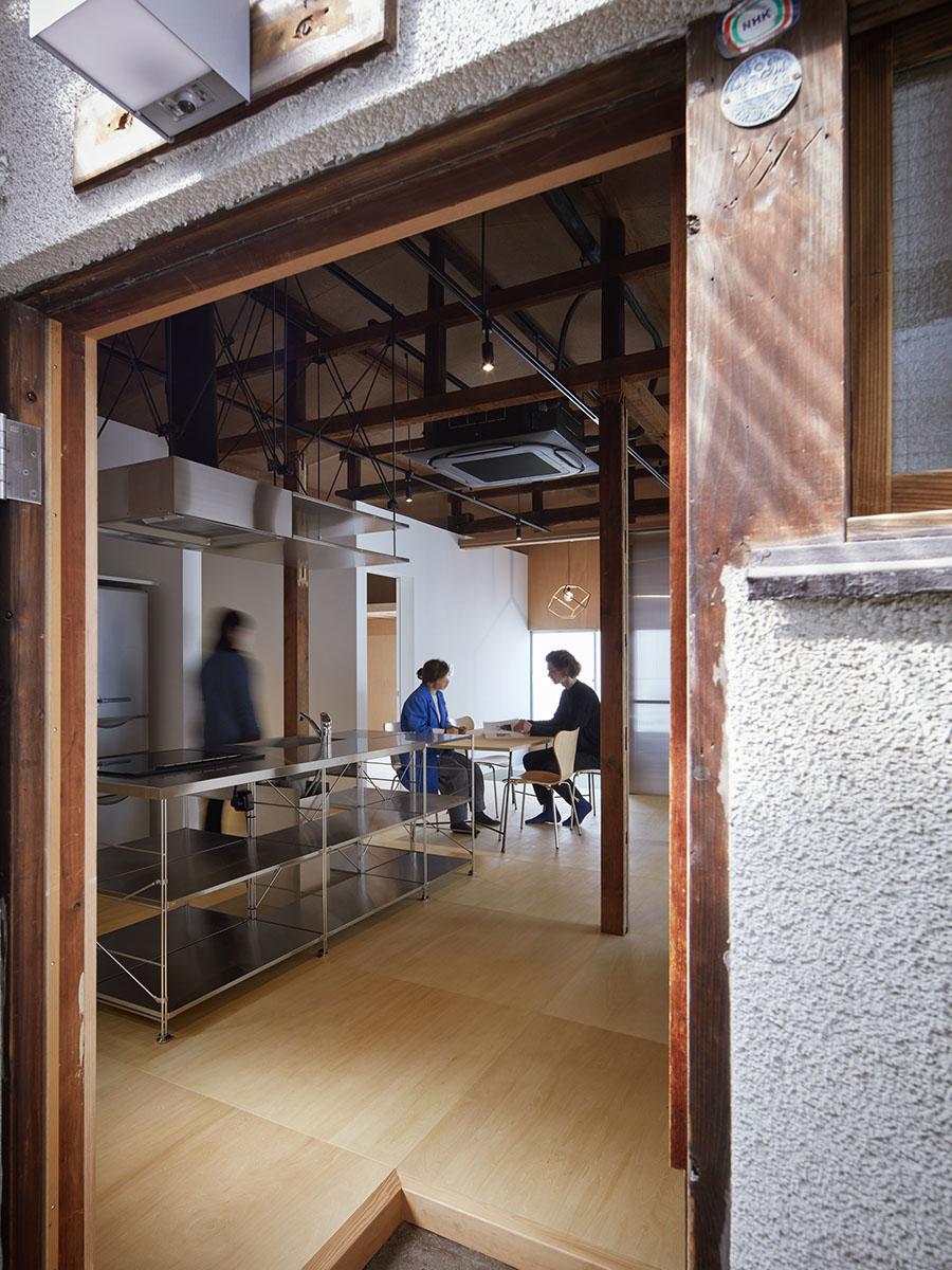 玄関から室内(撮影:Forward Stroke Inc. 奥村浩司)