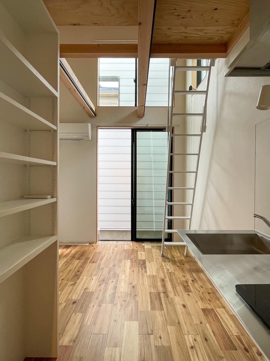 川崎市多摩区栗谷の賃貸物件/玄関側から見た室内