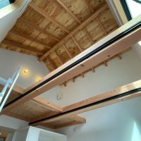 川崎市多摩区栗谷の賃貸物件/梁にはライティングレールが設置済み。お好きな照明をご用意いただけたら