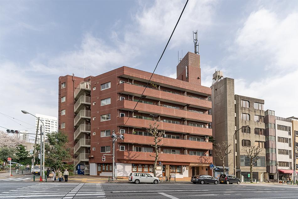 港区南麻布の賃貸物件/建物外観。重厚感のある佇まい