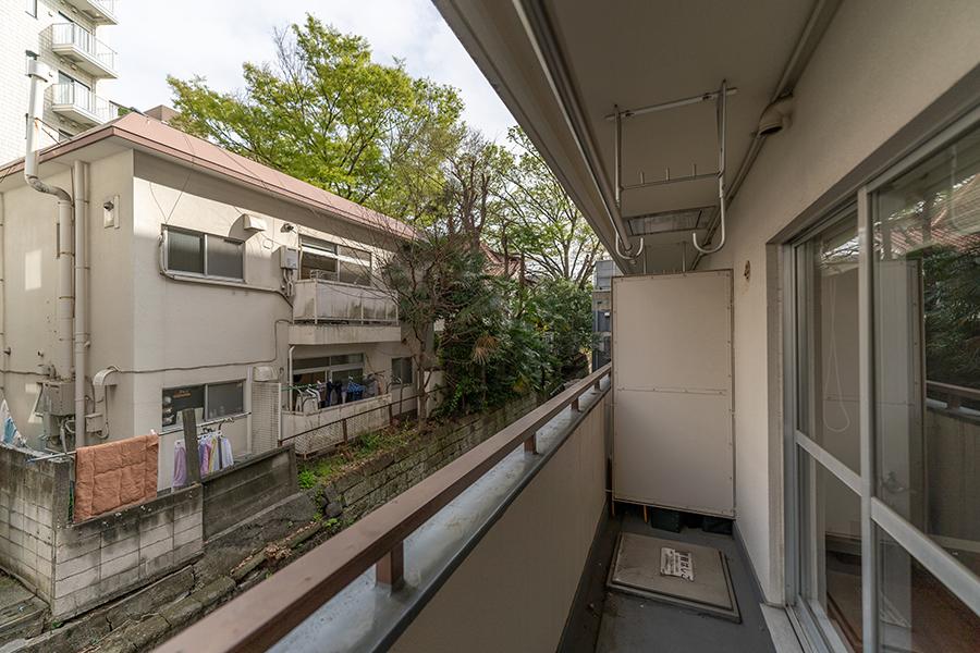 港区南麻布の賃貸物件/ちょっとした緑も見えます