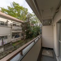 港区南麻布の賃貸物件/ちょっとした緑も見えます