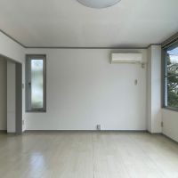 渋谷区神宮前の賃貸物件/隣の植栽の緑がチラリと