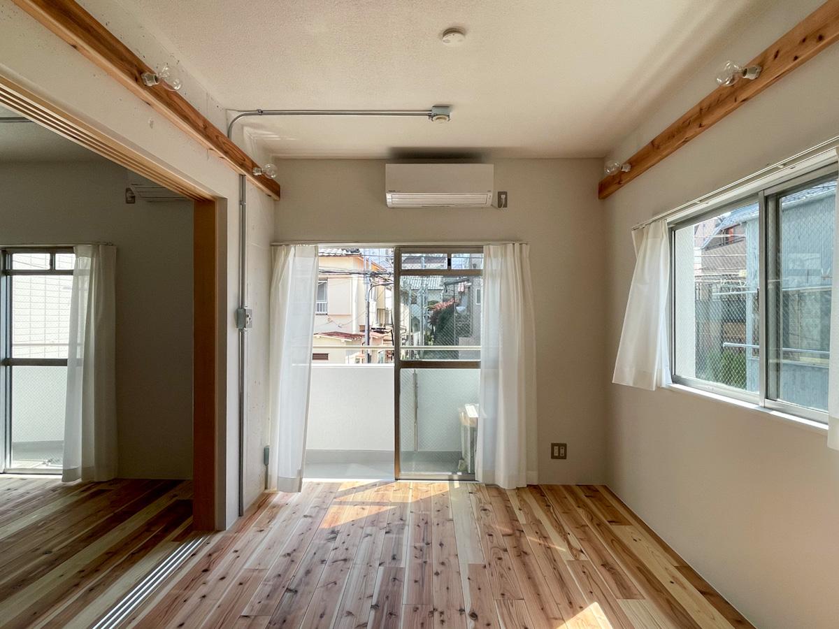 新宿区赤城下町の賃貸物件/窓が多く明るい