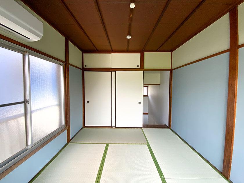 2階:コートラックはないため、ご用意いただく必要があります