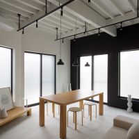 板橋区若木の賃貸物件/モダンな住空間にナチュラルな家具が良く似合う