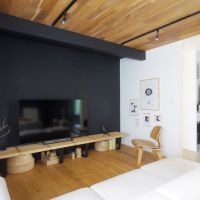 板橋区若木の賃貸物件/リビングも広々。奥には回遊できるつくりのキッチンがある