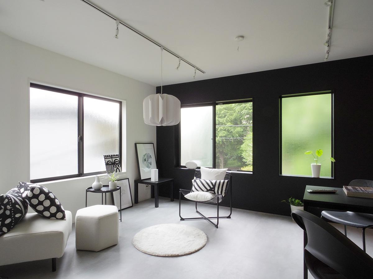 板橋区若木の賃貸物件/11畳の洋室。こちらも東側にうっすら緑を感じられる