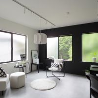 板橋区若木の賃貸物件/11畳の洋室。こちらも東側にうっすら緑を感じられる