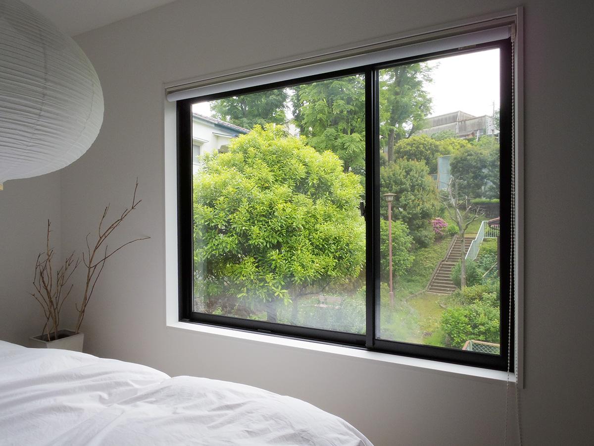 板橋区若木の賃貸物件/寝室の開口の先にも緑を