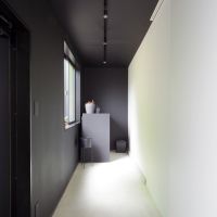 板橋区若木の賃貸物件/東側の出入り口。右の扉は収納