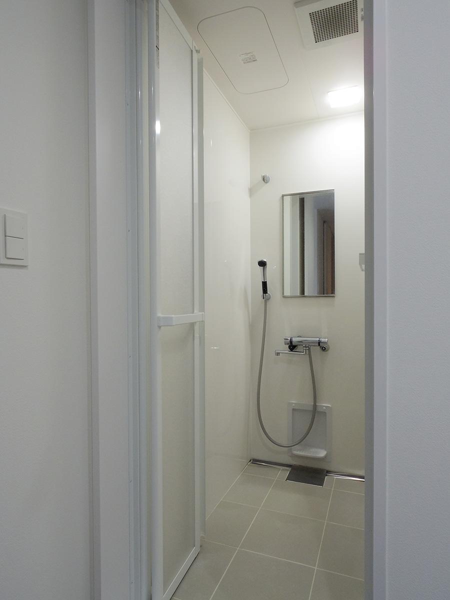 板橋区若木の賃貸物件/2階は浴槽がなくシャワーブースのみ