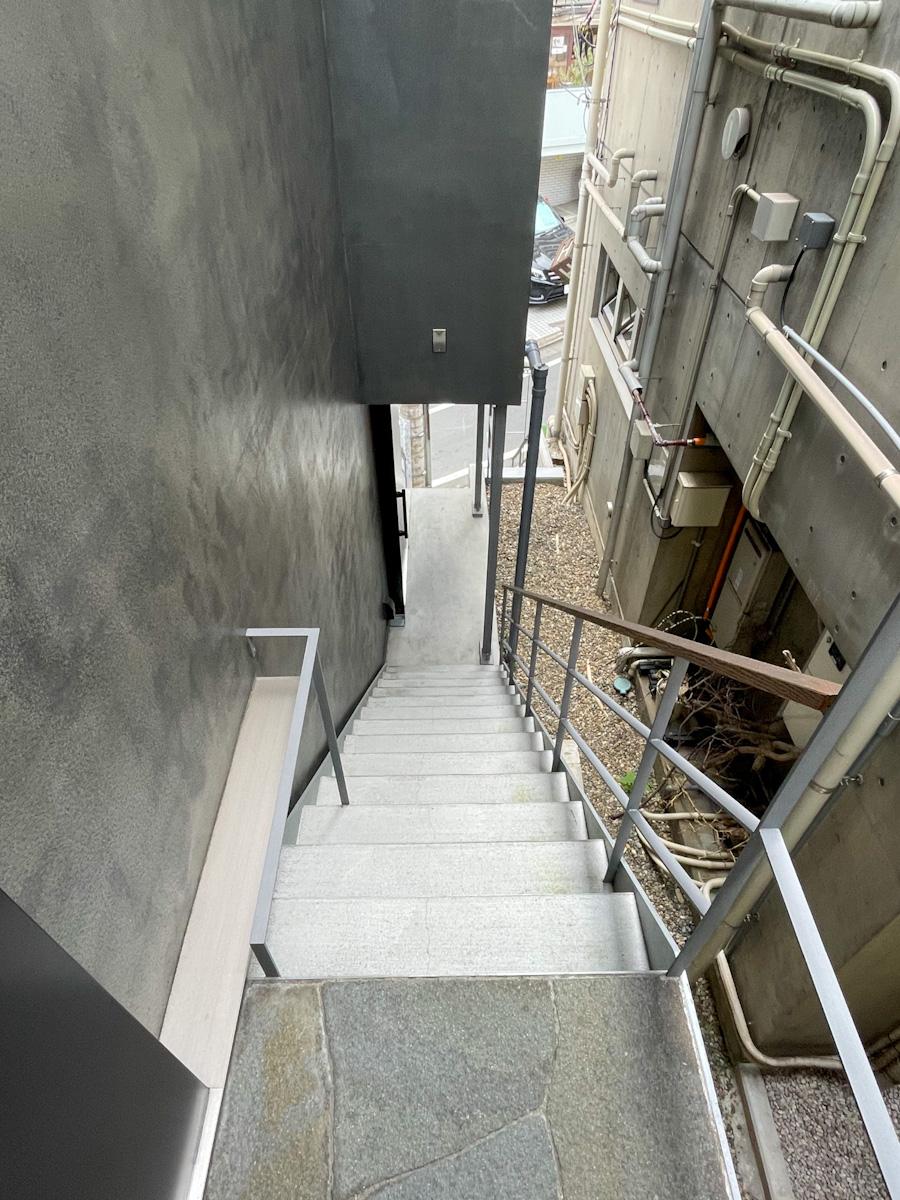 2階までは階段