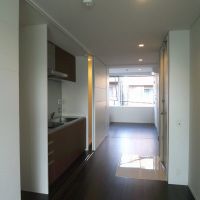 品川区西中延の賃貸物件/奥に見える寝室を開けるとリビングまでひとつながりのワンルームに