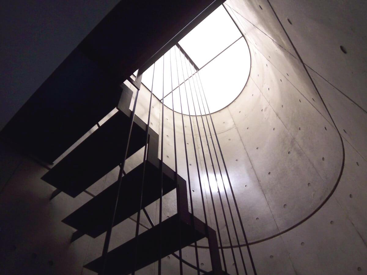 品川区西中延の賃貸物件/共用部の階段室、1フロア1世帯のつくり