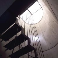 品川区西中延の賃貸物件/共用部の階段室、1フロア1世帯のつくり