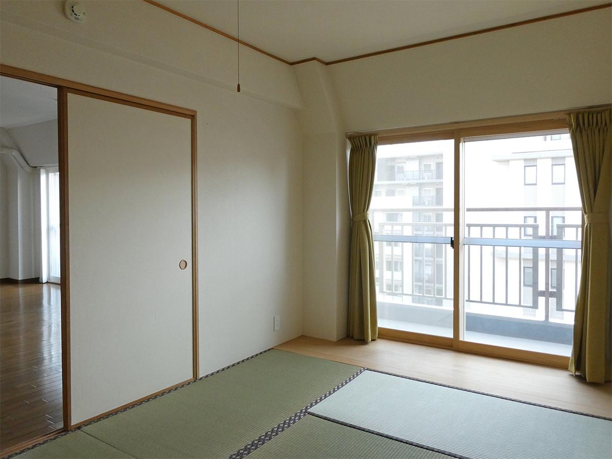 9階和室:バルコニーに面していてゴロンとしたくなる感じ